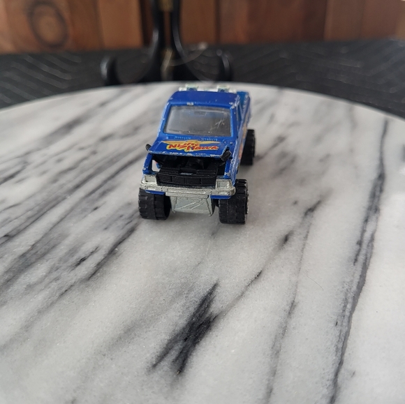 NightHawk 4x4 - Picture 3 of 9